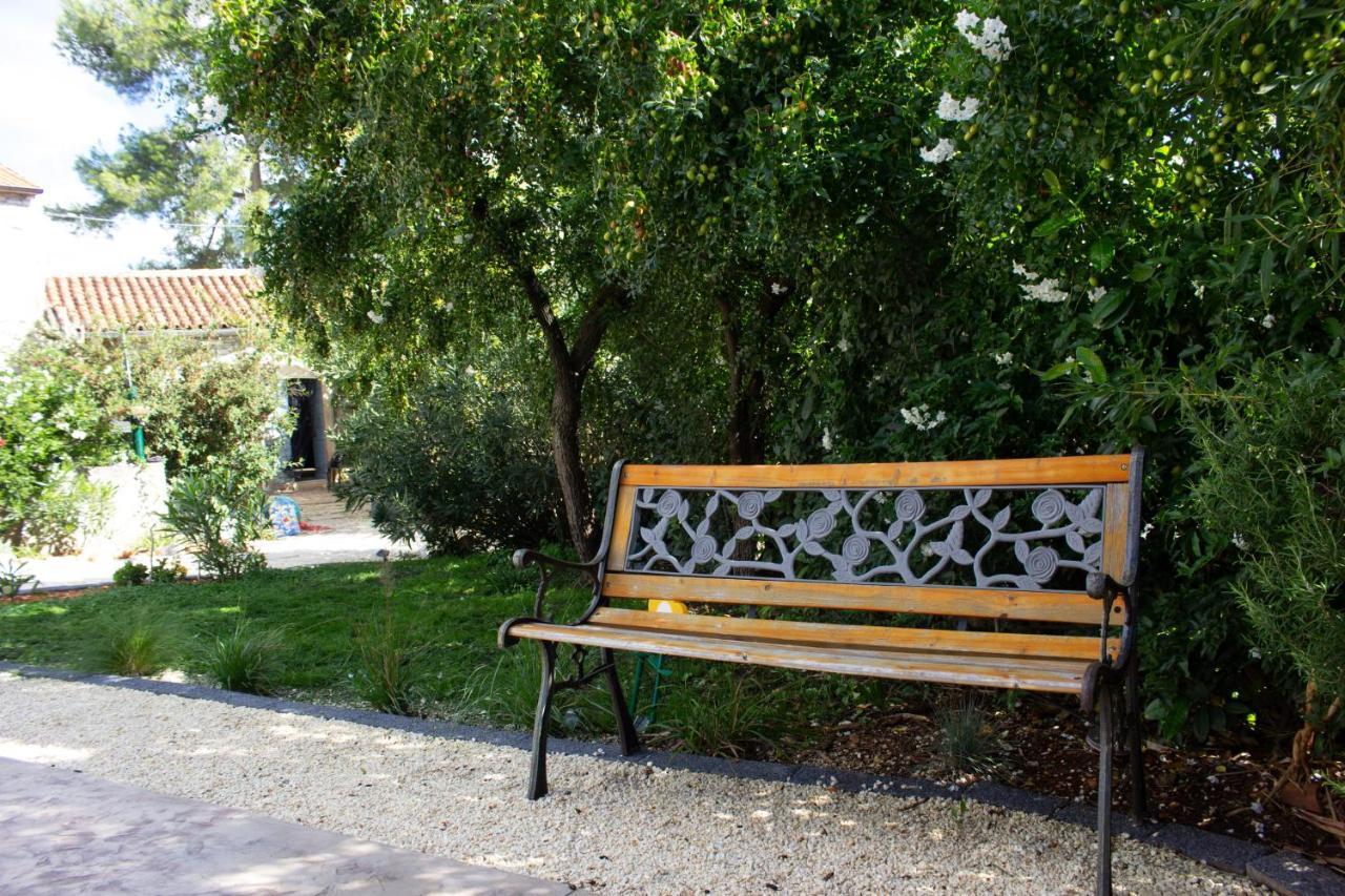 Eti And Mia Holiday Apartments Muntić Exteriér fotografie